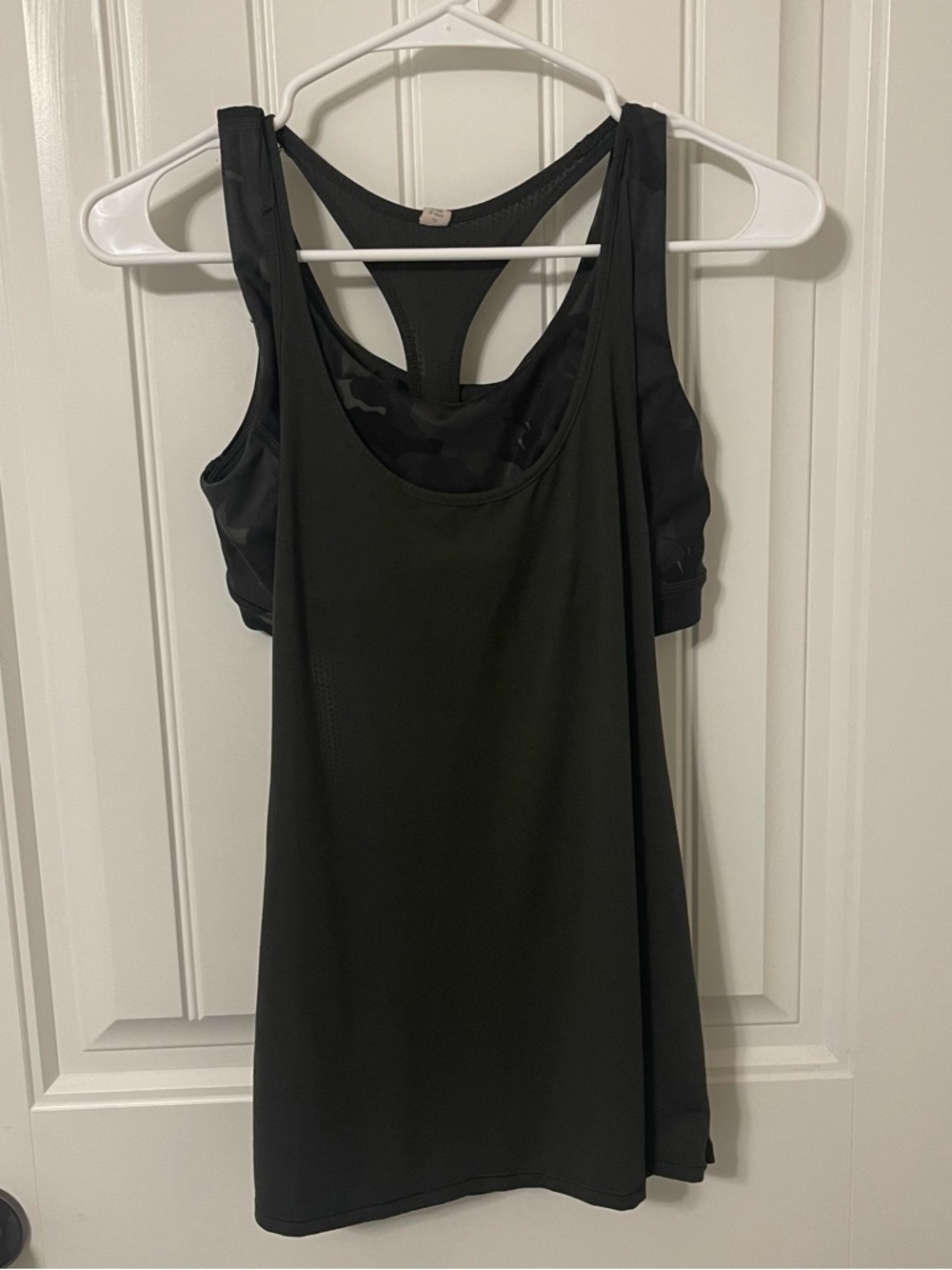 Lululemon Women’s 6 Olive Green Racerback Tank w/ Built-in Camo Print Sports Bra